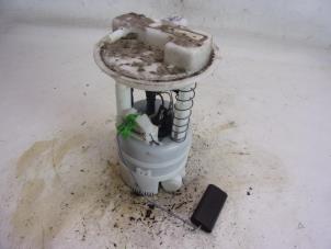 Begagnade Elektrisk bränslepump Renault Modus/Grand Modus (JP) 1.2 16V TCE 100 Pris € 26,25 Marginaltabell erbjuds av Reclycar De Boer BV