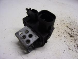 Begagnade Kylfläktsresistor Peugeot 308 SW (L4/L9/LC/LJ/LR) 1.6 BlueHDi 120 Pris € 26,25 Marginaltabell erbjuds av Reclycar De Boer BV