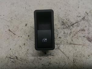 Begagnade Brytare, eldrivna fönster Opel Zafira (M75) 1.8 16V Ecotec Pris € 15,75 Marginaltabell erbjuds av Reclycar De Boer BV