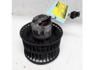 Begagnade Fläktmotor för uppvärmning och ventilation Renault Espace (JE) 2.0i 16V Pris € 26,25 Marginaltabell erbjuds av Reclycar De Boer BV