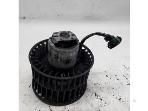 Begagnade Fläktmotor för uppvärmning och ventilation Renault Espace (JE) 2.2 dCi 115 16V Pris € 26,25 Marginaltabell erbjuds av Reclycar De Boer BV