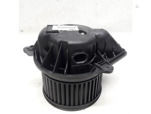 Używane Silnik wentylatora nagrzewnicy Peugeot 406 (8B) 2.0 16V ST,SV Cena € 36,75 Procedura marży oferowane przez Reclycar De Boer BV