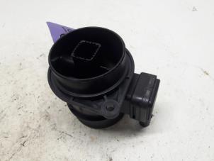 Begagnade Luftflödesmätare Volkswagen Jetta IV (162/16A) 1.6 TDI 16V Pris € 42,00 Marginaltabell erbjuds av Reclycar De Boer BV