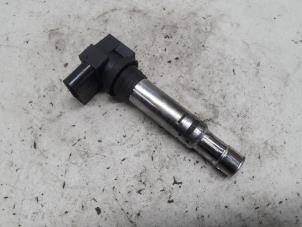 Gebruikte Bobine Volkswagen Polo IV (9N1/2/3) 1.6 16V Prijs € 21,00 Margeregeling aangeboden door Reclycar De Boer BV