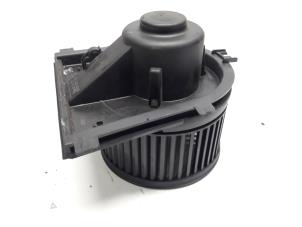 Begagnade Fläktmotor för uppvärmning och ventilation Volkswagen Polo III (6N2) 1.9 SDI Pris € 26,25 Marginaltabell erbjuds av Reclycar De Boer BV