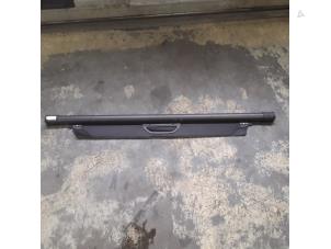 Begagnade Skydd, bagageutrymme Renault Scénic III (JZ) 2.0 16V CVT Pris € 157,50 Marginaltabell erbjuds av Reclycar De Boer BV