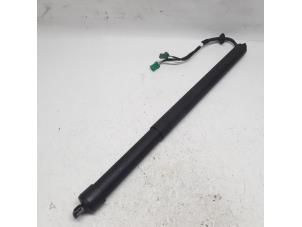 Gebruikte Gasdemper rechts-achter Citroen C5 Aircross I (A4/AC/AJ/AR) 1.6 Turbo 180 16V Prijs € 105,00 Margeregeling aangeboden door Reclycar De Boer BV