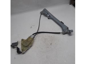 Gebruikte Ruitmechaniek 4Deurs links-achter Renault Laguna III (BT) 1.6 16V Prijs € 26,25 Margeregeling aangeboden door Reclycar De Boer BV