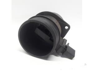 Begagnade Luftflödesmätare Volkswagen Golf VI (5K1) 2.0 TDI 16V Pris € 52,50 Marginaltabell erbjuds av Reclycar De Boer BV