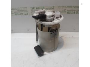 Gebruikte Tankvlotter Toyota Avensis (T25/B1D) 2.0 16V D-4D Prijs € 52,50 Margeregeling aangeboden door Reclycar De Boer BV