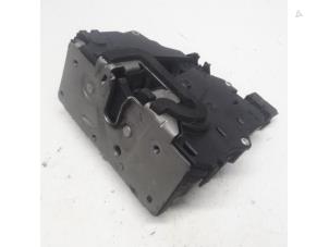 Begagnade Dörrlåsmekanism, 2-dörrars, höger Fiat Grande Punto (199) 1.4 Pris € 26,25 Marginaltabell erbjuds av Reclycar De Boer BV