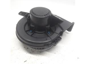 Begagnade Fläktmotor för uppvärmning och ventilation Volkswagen Fox (5Z) 1.4 16V Pris € 36,75 Marginaltabell erbjuds av Reclycar De Boer BV
