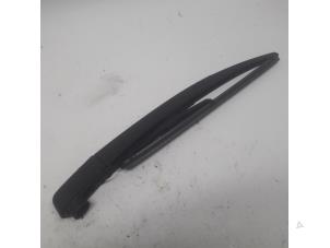 Gebruikte Ruitenwisserarm achter Peugeot 508 SW (F4/FC/FJ/FR) 1.6 16V PureTech 180 Prijs € 21,00 Margeregeling aangeboden door Reclycar De Boer BV