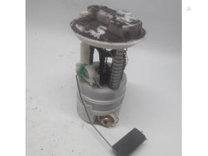 Gebruikte Brandstofpomp Elektrisch Renault Clio III (BR/CR) 1.6 16V Prijs € 26,25 Margeregeling aangeboden door Reclycar De Boer BV