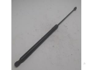 Gebruikte Gasdemper rechts-achter Fiat Tipo (356W/357W) 1.6 D 16V Multijet Prijs € 10,50 Margeregeling aangeboden door Reclycar De Boer BV