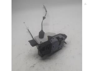 Gebruikte Deurslot Mechaniek 4Deurs rechts-voor Peugeot 2008 (CU) 1.6 VTI 16V Prijs € 21,00 Margeregeling aangeboden door Reclycar De Boer BV