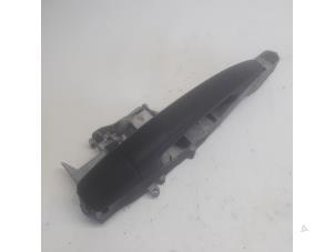 Gebruikte Greep achterdeur Bus-Bestel Fiat Scudo (270) 2.0 D Multijet Prijs € 15,75 Margeregeling aangeboden door Reclycar De Boer BV