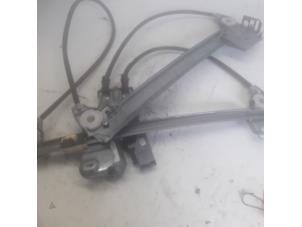 Gebruikte Ruitmechaniek 2Deurs rechts-voor Citroen C3 Pluriel (HB) 1.4 HDi Prijs € 26,25 Margeregeling aangeboden door Reclycar De Boer BV