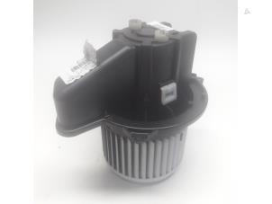 Gebruikte Chaufage Ventilatiemotor Fiat Panda/Pandina (312) 0.9 TwinAir Turbo 80 Prijs € 36,75 Margeregeling aangeboden door Reclycar De Boer BV