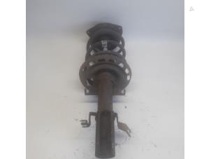 Begagnade Stötdämpare, höger fram Renault Megane III Grandtour (KZ) 1.5 dCi 110 Pris € 36,75 Marginaltabell erbjuds av Reclycar De Boer BV