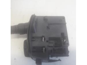 Gebruikte Ruitenwis Schakelaar Renault Kangoo Express (FW) 1.5 dCi 90 FAP Prijs € 42,00 Margeregeling aangeboden door Reclycar De Boer BV