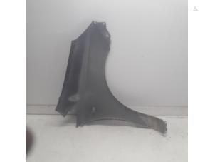 Begagnade Framskärm, vänster Opel Corsa D 1.2 16V Pris € 47,25 Marginaltabell erbjuds av Reclycar De Boer BV