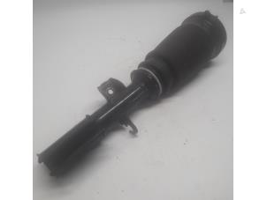 Begagnade Stötdämpare, vänster fram BMW X5 (E53) 3.0d 24V Pris € 26,25 Marginaltabell erbjuds av Reclycar De Boer BV