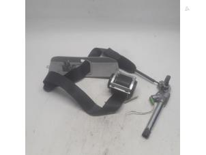 Begagnade Främre säkerhetsbälte, höger Opel Corsa D 1.4 16V Twinport Pris € 42,00 Marginaltabell erbjuds av Reclycar De Boer BV