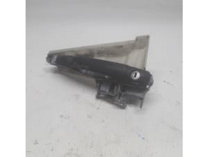 Gebruikte Greep achterdeur Bus-Bestel Fiat Scudo (270) 2.0 D Multijet Prijs € 21,00 Margeregeling aangeboden door Reclycar De Boer BV