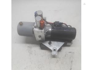 Gebruikte Cabriodak Motor Renault Megane II CC (EM) 1.6 16V Prijs € 157,50 Margeregeling aangeboden door Reclycar De Boer BV