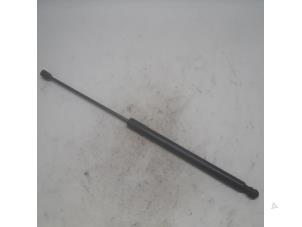 Gebruikte Gasdemper rechts-achter Fiat Tipo (356W/357W) 1.6 D Multijet 16V Prijs € 15,75 Margeregeling aangeboden door Reclycar De Boer BV