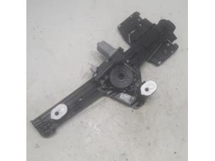 Begagnade Fönstermekanism för bakre dörr, 4-dörrars, vänster Peugeot 208 II (UB/UH/UP) 1.2 Vti 12V PureTech 100 Pris € 78,75 Marginaltabell erbjuds av Reclycar De Boer BV