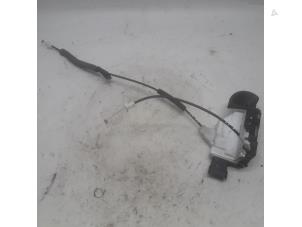 Begagnade Dörrlåsmekanism, 4-dörrars, vänster fram Citroen C5 III Tourer (RW) 1.6 16V THP 155 Pris € 36,75 Marginaltabell erbjuds av Reclycar De Boer BV