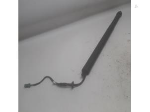 Begagnade Gasfjäder, höger bak Opel Grandland (X) 1.6 Turbo 16V Hybrid Pris € 262,50 Marginaltabell erbjuds av Reclycar De Boer BV