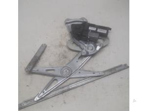 Begagnade Fönstermekanism, 4-dörrars, vänster fram Renault Scénic III (JZ) 1.4 16V TCe 130 Pris € 26,25 Marginaltabell erbjuds av Reclycar De Boer BV