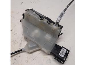 Gebruikte Portierslot Mechaniek 4Deurs links-achter Citroen C4 Cactus (0B/0P) 1.2 PureTech 110 12V Prijs € 26,25 Margeregeling aangeboden door Reclycar De Boer BV