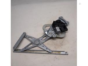 Gebruikte Ruitmechaniek 4Deurs links-achter Renault Scénic III (JZ) 1.6 16V Prijs € 26,25 Margeregeling aangeboden door Reclycar De Boer BV