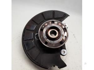 Używane Piasta kola przód Volkswagen Passat Variant (365) 1.6 TDI 16V Bluemotion Cena € 36,75 Procedura marży oferowane przez Reclycar De Boer BV