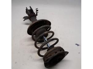 Begagnade Stötdämpare, höger fram Renault Megane III Berline (BZ) 1.2 16V TCE 115 Pris € 36,75 Marginaltabell erbjuds av Reclycar De Boer BV