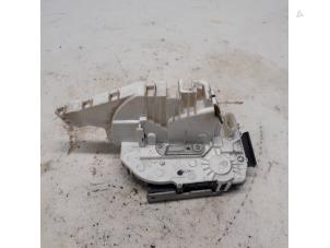 Używane Mechanizm blokady drzwi lewych tylnych wersja 4-drzwiowa Fiat Freemont 2.0 MultiJet 140 16V Cena € 42,00 Procedura marży oferowane przez Reclycar De Boer BV