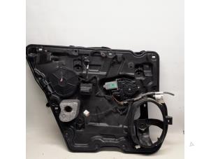 Używane Mechanizm szyby lewej tylnej wersja 4-drzwiowa Fiat Freemont 2.0 MultiJet 140 16V Cena € 26,25 Procedura marży oferowane przez Reclycar De Boer BV