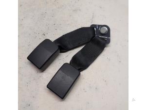 Gebruikte Veiligheidsgordel Insteek midden-achter Dacia Duster (HS) 1.6 SCe 115 16V Prijs € 36,75 Margeregeling aangeboden door Reclycar De Boer BV