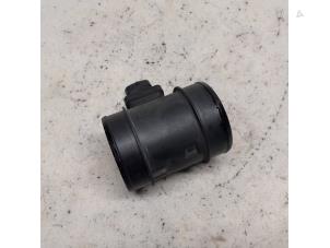 Używane Miernik ilosci powietrza Fiat Freemont 2.0 MultiJet 140 16V Cena € 78,75 Procedura marży oferowane przez Reclycar De Boer BV