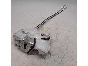 Begagnade Dörrlåsmekanism, 4-dörrars, höger fram Opel Agila (B) 1.0 12V Pris € 26,25 Marginaltabell erbjuds av Reclycar De Boer BV