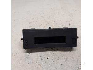 Begagnade Innerdisplay Renault Clio III Estate/Grandtour (KR) 1.2 16V TCE 100 Pris € 26,25 Marginaltabell erbjuds av Reclycar De Boer BV