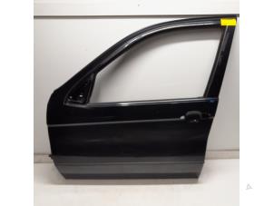 Używane Drzwi lewe przednie wersja 4-drzwiowa BMW X5 (E53) 3.0d 24V Cena € 56,70 Procedura marży oferowane przez Reclycar De Boer BV