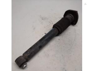 Gebruikte Schokdemper rechts-achter BMW X5 (E53) 3.0d 24V Prijs € 13,13 Margeregeling aangeboden door Reclycar De Boer BV