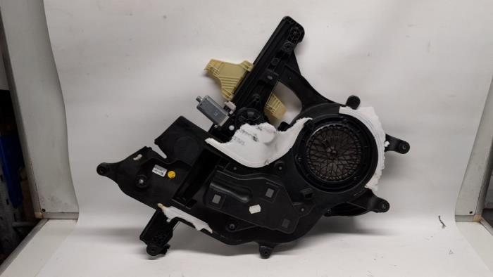 Fönstermekanism, 2-dörrars, höger fram från en Peugeot Partner (EF/EU) 1.6 BlueHDi 100 2019