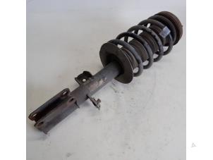 Begagnade Stötdämpare, vänster fram BMW X5 (E53) 3.0d 24V Pris € 36,75 Marginaltabell erbjuds av Reclycar De Boer BV