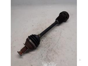 Gebruikte Aandrijfas links-voor Seat Ibiza IV (6J5) 1.2 12V Prijs € 42,00 Margeregeling aangeboden door Reclycar De Boer BV